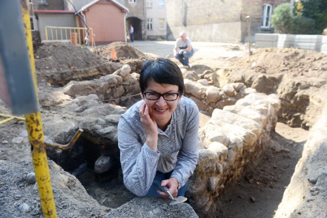 -To jednak nie fundamenty kaścioła, ale kamienic sprzed dwóch wieków - archeolog Małgorzata Lewczuk