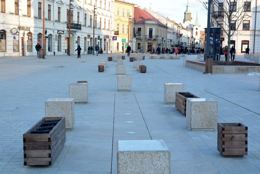 Fontanny na placu Litewskim uszkodzone. Sprawca? Nieznany 