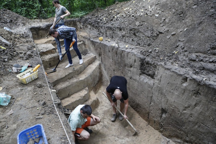 Archeolodzy odkryli na Lisiej Górze w Rzeszowie fosę z przełomu epoki brązu i żelaza [ZDJĘCIA, WIDEO]