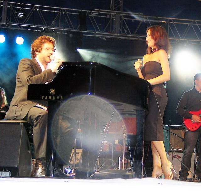 Grzegorz Turnau i Justyna Steczkowska podczas Nocy Solannowej pod tężniami w 2007 roku