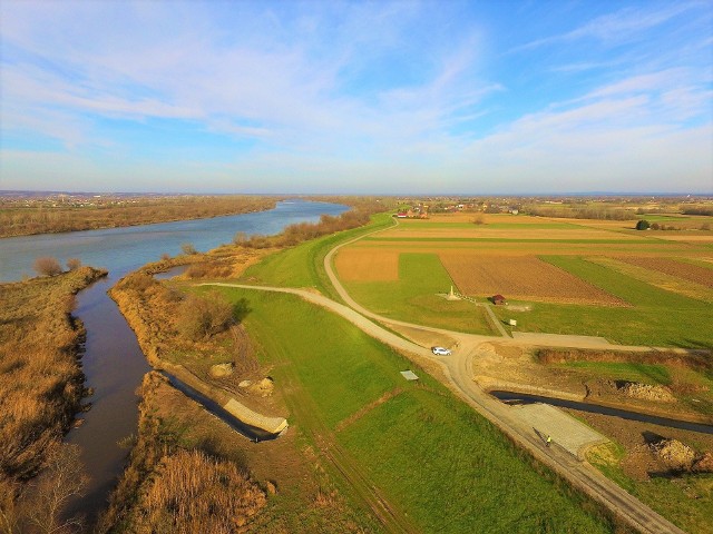 Połączenie obwałowań Łęgu ze zmodernizowanym w 2020 roku wałem wiślanym. W maju 2021 roku w ramach zadania Łęg IV ruszyła rozbudowa ponad 10 kilometrowego odcinka obustronnych obwałowań rzeki Łęg w gminie Gorzyce.