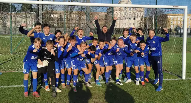 Zespół Unii Tarnów po barażowym dwumeczu z mistrzem województwa Podkarpackiego – Stalą Stalowa Wola wywalczył awans do Centralnej Ligi Juniorów (U-15)