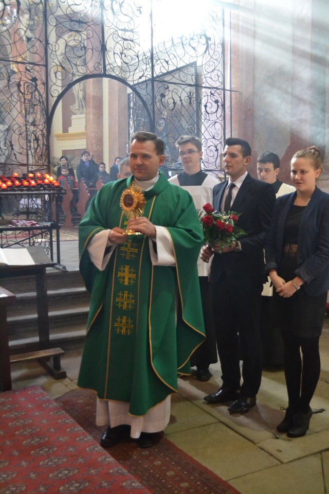 Relikwie św. Walentego umieszczono w bocznym ołtarzu bazyliki w Rudach. Są chronione dodatkowym czujnikiem alarmu