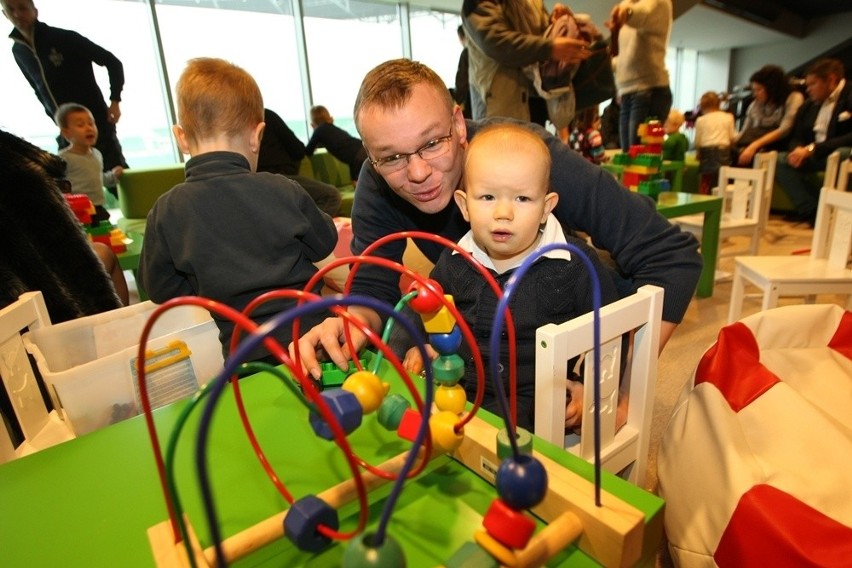 Mikołajki na Stadionie Wrocław: Jastrząb, gry planszowe i autografy od piłkarzy Śląska (ZDJĘCIA)