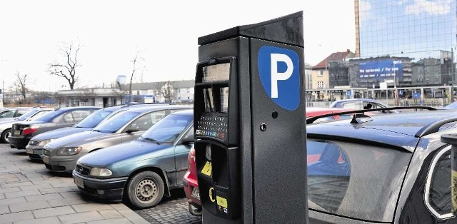 Strefa parkowania w centrum Krakowa obowiązuje od poniedziałku do piątku. Od lat mówi się o wprowadzeniu jej także w soboty