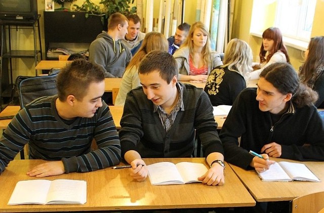 Mimo, że szkoły dwoją się i troją, żeby przyciągnąć uczniów, to zmiany w oświacie w najbliższych latach są nieuniknione.