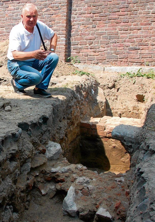 Eligiusz Dworaczyński: - Szukaliśmy wejścia do tunelu, który prowadził do bastei, nie spodziewaliśmy się znaleźć ruin kościoła