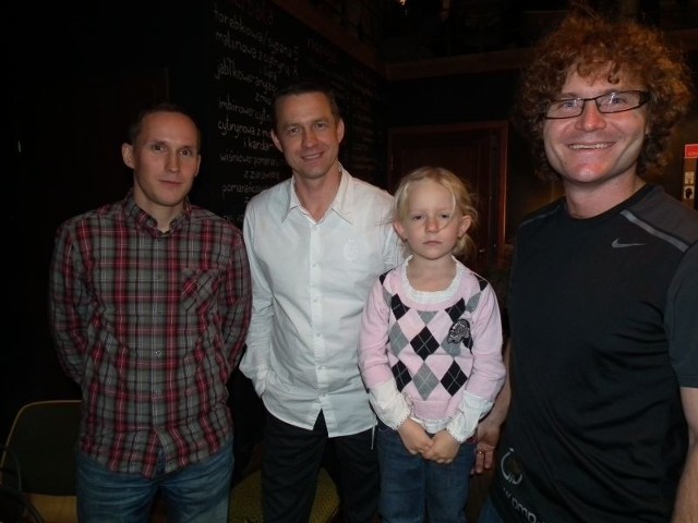 Swoimi opowieściami dzielili się Andrzej Myrta (z lewej, na zdjęciu z córką) oraz Robert Stachyra i Adam Kowalski z Warszawy 