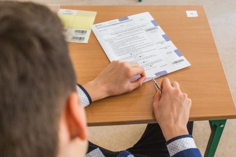 Egzamin gimnazjalny OKE 2018. Jak sprawdzić wyniki? Gdzie sprawdzić