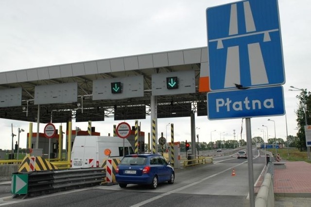 Na autostradzie łatane będą poszczególne dziury i spękania zamiast wymiany większych połaci asfaltu na całej szerokości jezdni.