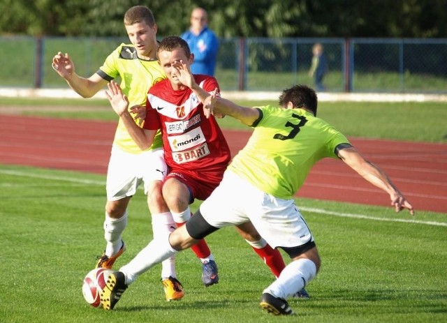 Łukasz Wenerski (w środku) wrócił z Włoch zmęczony, ale bez kontuzji