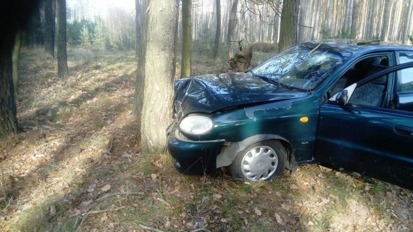 20 października na nieutwardzonej drodze w Sątopach samochód...