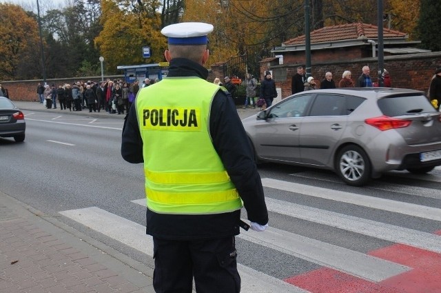 Sprawdźcie organizację ruchu wokół cmentarzy na Śląsku