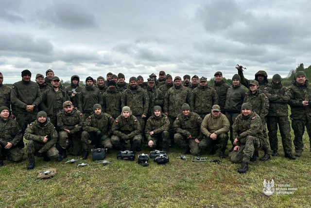 W dniach 15-17 kwietnia czterej instruktorzy bezzałogowych statków powietrznych (BSP) z 1. Podlaskiej Brygady Obrony Terytorialnej przeprowadzili szkolenie dla żołnierzy 16. Dolnośląskiej Brygady Obrony Terytorialnej.