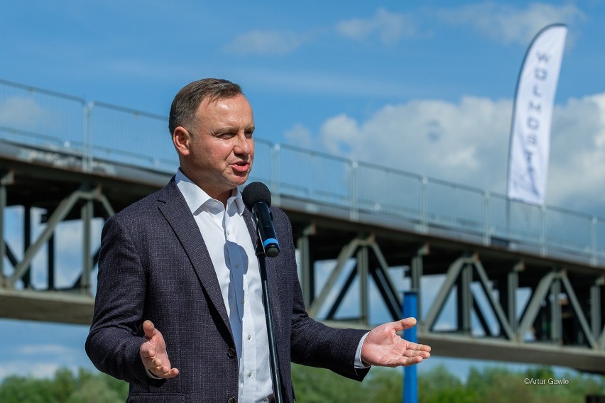 Prezydent Andrzej Duda odwiedził budowę mostu na Dunajcu w Ostrowie koło Tarnowa [ZDJĘCIA]