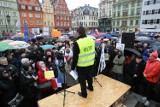 Manifestacja KOD we Wrocławiu. Dziś pod hasłem "Jesteśmy i będziemy w Europie" 
