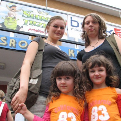 Daria Fabich, Iza Kulikowska, Madzia i Ania, aby obejrzeć "Shreka 3", bilety na film kupiły dzień wcześniej