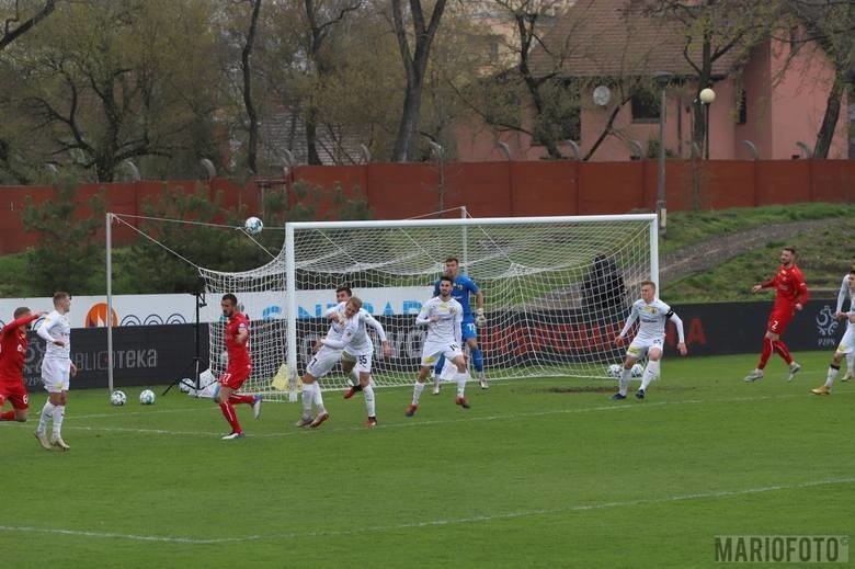 Fortuna 1 Liga. Porażka Korony Kielce z Odrą Opole 0:1. To był debiut trenera Dominika Nowaka. Jak ocenił mecz? [ZDJĘCIA]