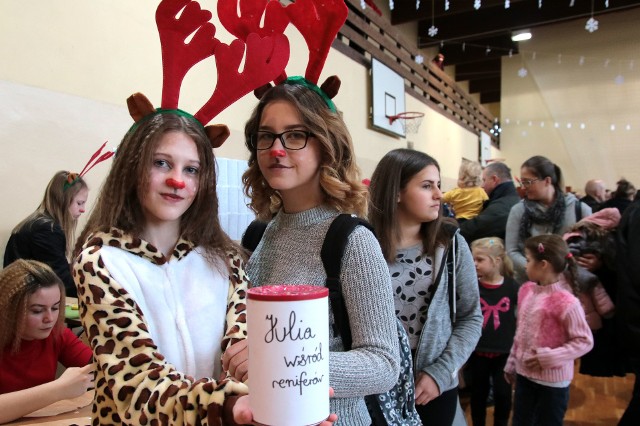 W niedzielne przedpołudnie na obiektach sportowych Zespołu Szkół Ogólnokształcących im. Bronisława Malinowskiego na osiedlu Strzemięcin w Grudziądzu odbyła się akcja charytatywna "Julia wśród reniferów" dla 17 letniej Julki Strzeleckiej chorej na złośliwy nowotwór - chłoniak. Bardzo bogaty program imprezy z koncertami i licytacją. Cały dochód z imprezy przeznaczony na pomoc Julii.Pogoda na dzień + 2 kolejne dni (11 + 12-13.12.2017) | POLSKA