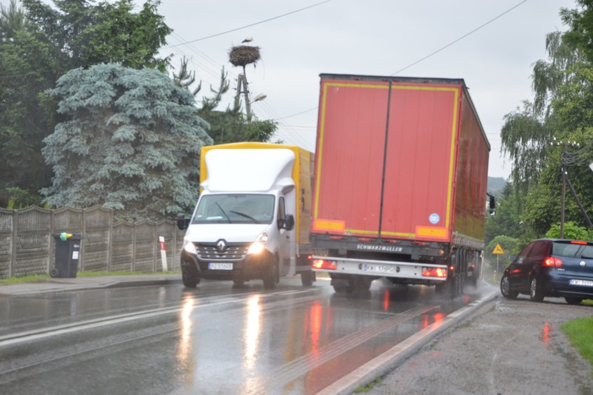 Węzeł Niepołomice bez obwodnicy to dramat Podłęża. Ilość ciężarówek rośnie lawinowo