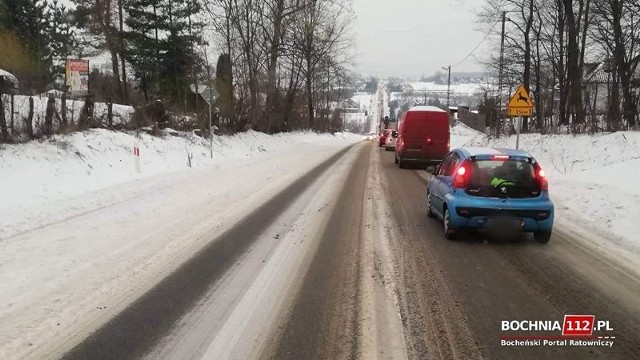 Droga wojewódzka nr 965 na południe od Bochni, poranek 8.02.2021