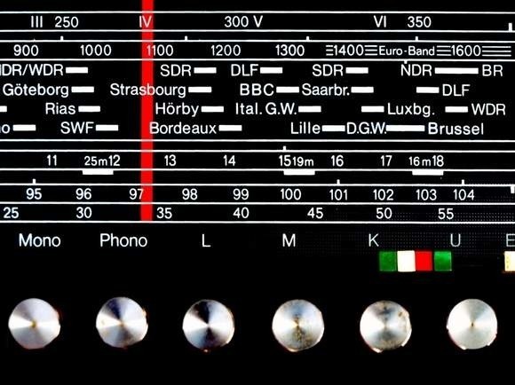 - Gdy radio gra wyłącznie do użytku prywatnego - nie trzeba nic płacić zarówno ZPAV, jak również ZAiKS-owi