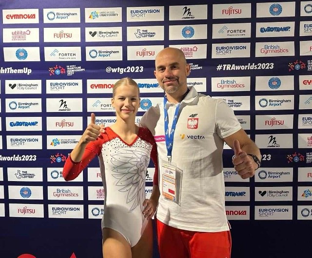 Weronika Antoszczyk udowodniła, że w swojej konkurencji należy do światowej czołówki. Obok trener Adam Antoszczyk.