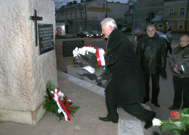 - Nikt z nas nie miał broni w ręku, walczyliśmy argumentami, ducha wolności nie udało się w nas złamać  &#8211; mówił pod pomnikiem Andrzej Sobieraj, pierwszy przewodniczący regionalnej "Solidarności&#8221;.