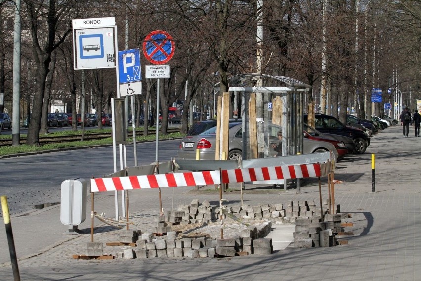 Koniec parkowania przy Powstańców Śląskich. Rada osiedla protestuje [LIST]
