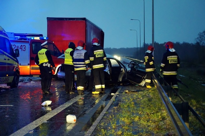 Śmiertelny wypadek na obwodnicy Słupska [zdjęcia, wideo]