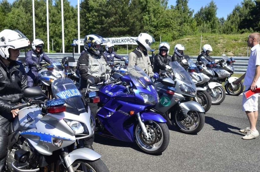 Ćwiczenia policjantów na Torze Poznań