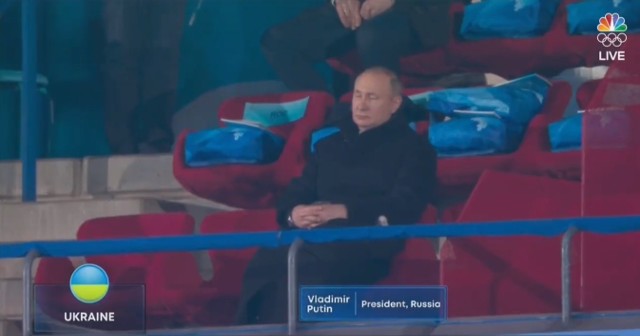 Władimir Putin przyłapany na drzemce, gdy reprezentacja Ukrainy prezentowała się światu podczas ceremonii igrzysk