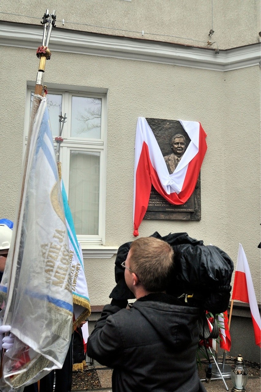 Tablica ku czci Lecha i Marii Kaczyńskich oraz ofiar...