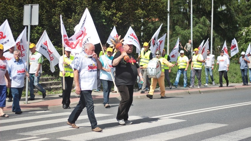 Pikieta pod Urzędem Miasta w Lędzinach