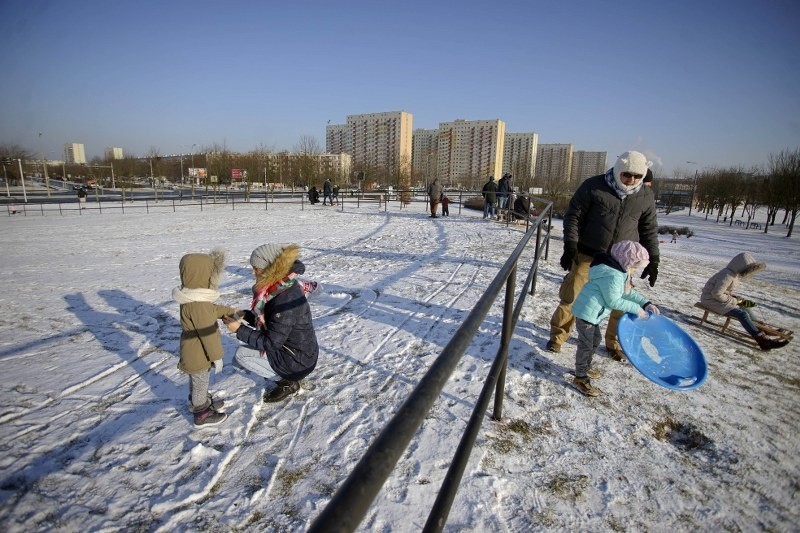 Wystarczy śnieg i mała górka - zabawy jest po pachy!