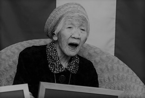 Kane Tanaka nie żyje. Zmarła najstarsza osoba na świecie. Przyczyny śmierci. Ile miała lat?