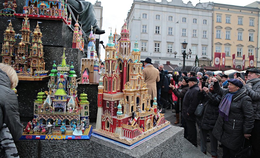 76. Konkurs Szopek Krakowskich. Po prezentacji na estradzie Targów Bożonarodzeniowych trafiły do Celestatu [ZDJĘCIA]