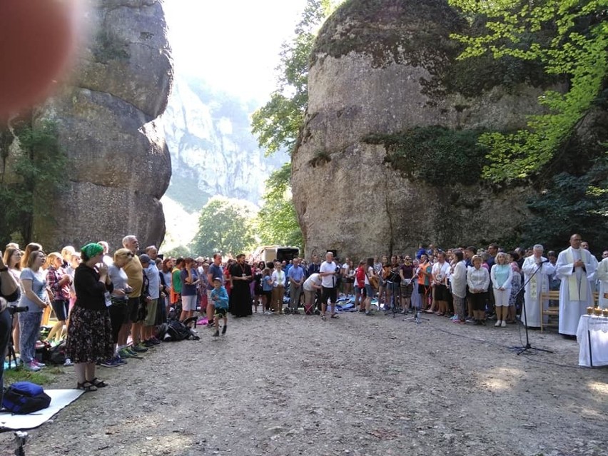 Krakowska pielgrzymka na Jasną Górę już na półmetku [GALERIA] 