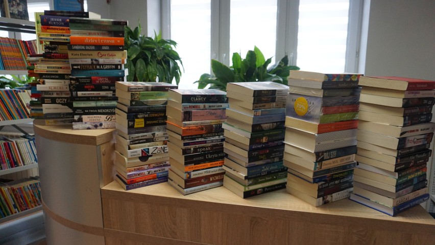 Nowe kryminały, sensacje, biografie, thrillery, literatura obyczajowa w Opatowcu. Do biblioteki zakupion ponad 300 książek 