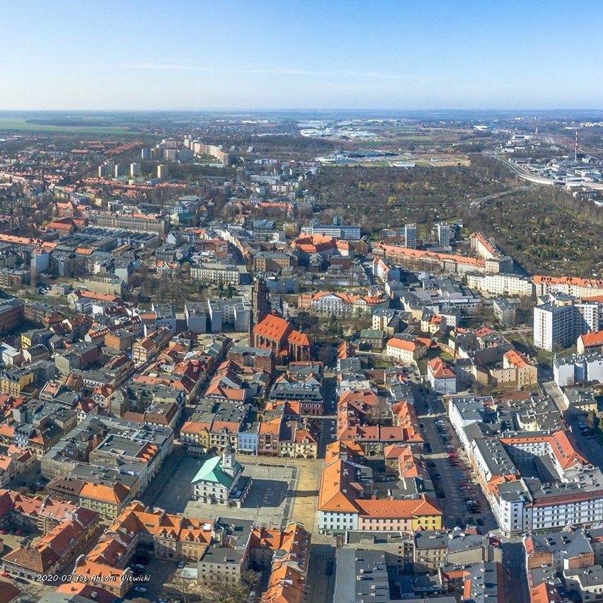 Wyludnione ulice Gliwic, zdjęcie wykonane w powszedni dzień