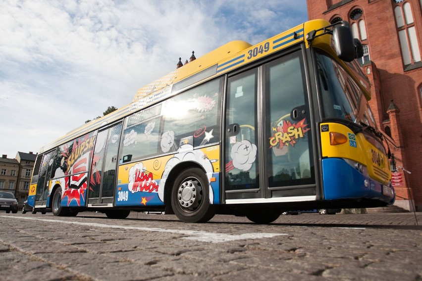 Autobus oklejony logo Słupska będzie jeździł po mieście (wideo, zdjęcia) 