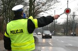 Kontrole policji na drogach w regionie w Walentynki. 22 osoby „na podwójnym gazie”
