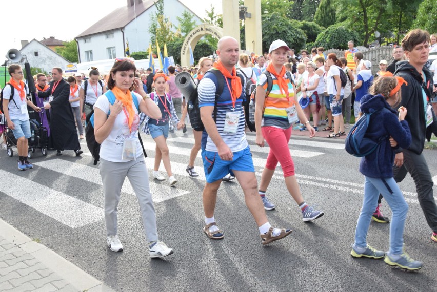 Piesza Pielgrzymka Sosnowiecka 2019. Pielgrzymi wyszli z Podzamcza ZDJĘCIA