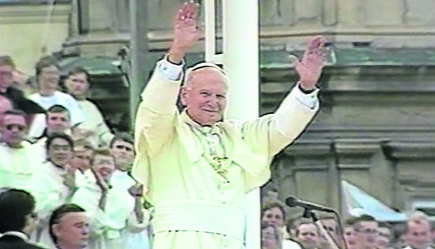 Papież był w świetnej formie. Często żartował z młodymi,...