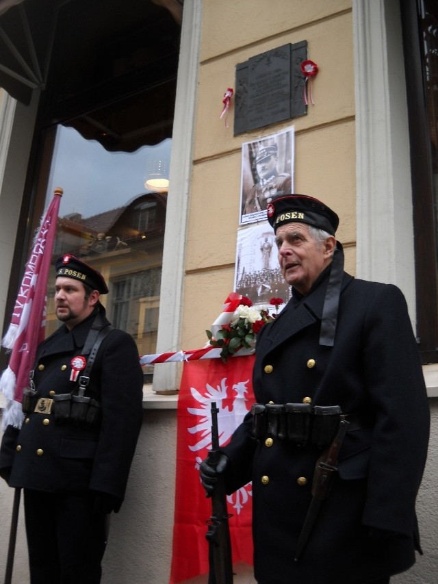 Co roku na Wrocławskiej spotykają się potomkowie marynarzy - powstańców, także w mundurach takich, jakie nosili ich przodkowie