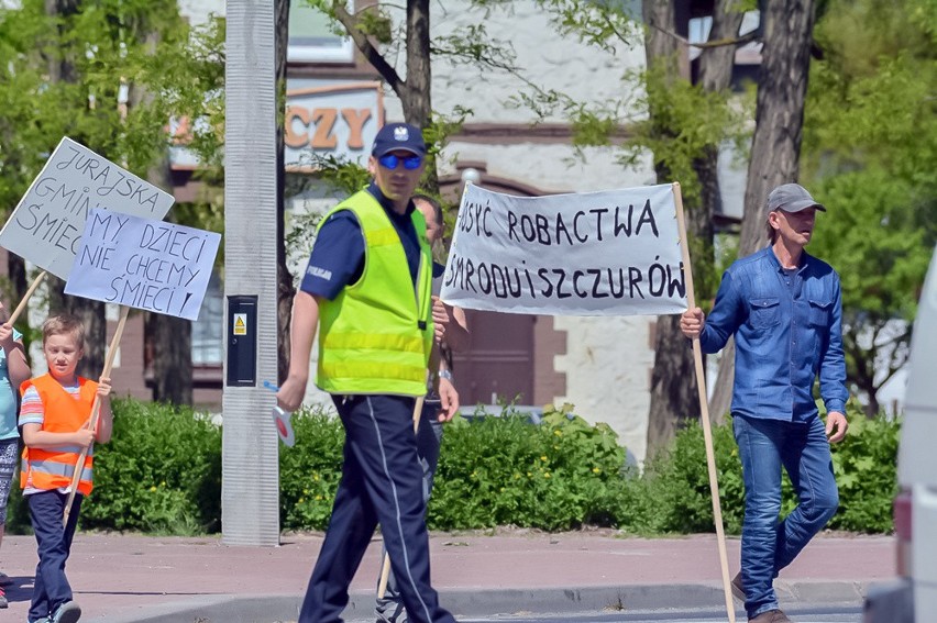 Klucze. Znów zablokują drogę, bo nie chcą śmieci pod oknami [ZDJĘCIA]