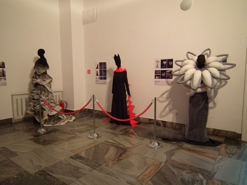 Kostiumy prezentowane na wystawie "Próba generalna"