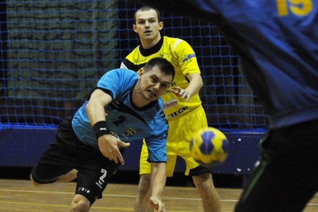 Byli klubowi koledzy z Opola Marcin Śmieszek (z przodu, Gwardia) i Michał Piech (ASPR) mocno liczą na zwycięstwa swoich drużyn.