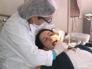 W całej Europie, również w Polsce, stomatologowie obserwują tendencję do większego dbania o estetykę uzębienia.