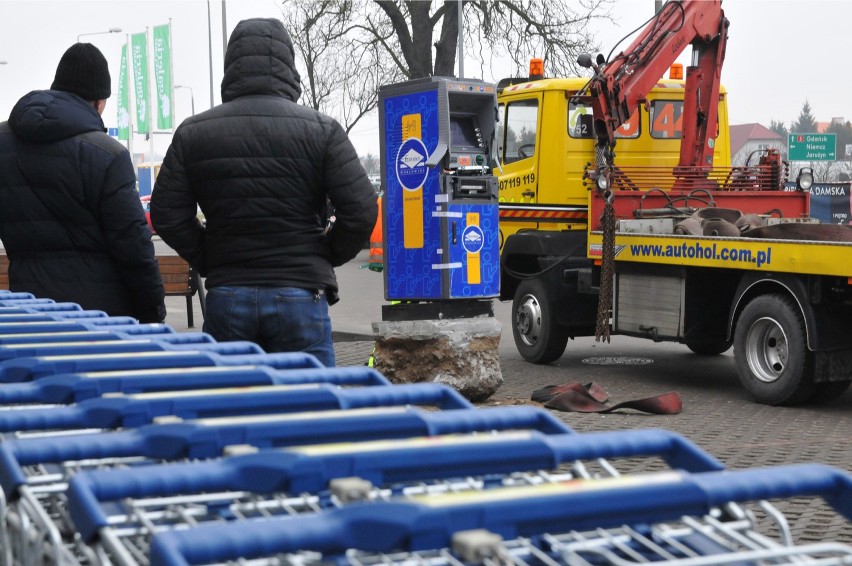 Złodzieje ukradli bankomat ze sklepu przy ul. Sławinkowskiej